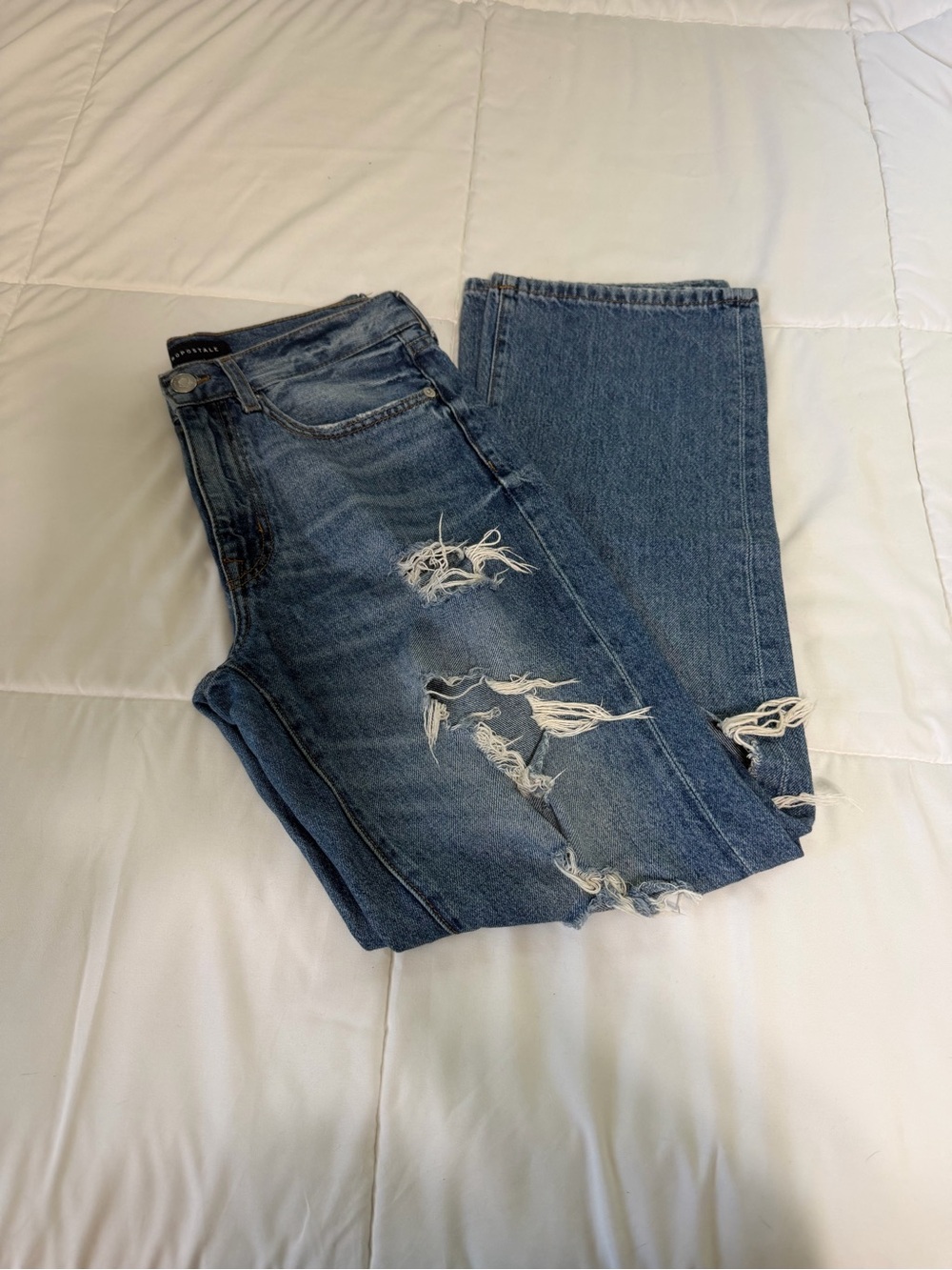 Aeropostale Women’s Distressed Blue Low-Rise Skater Jeans
